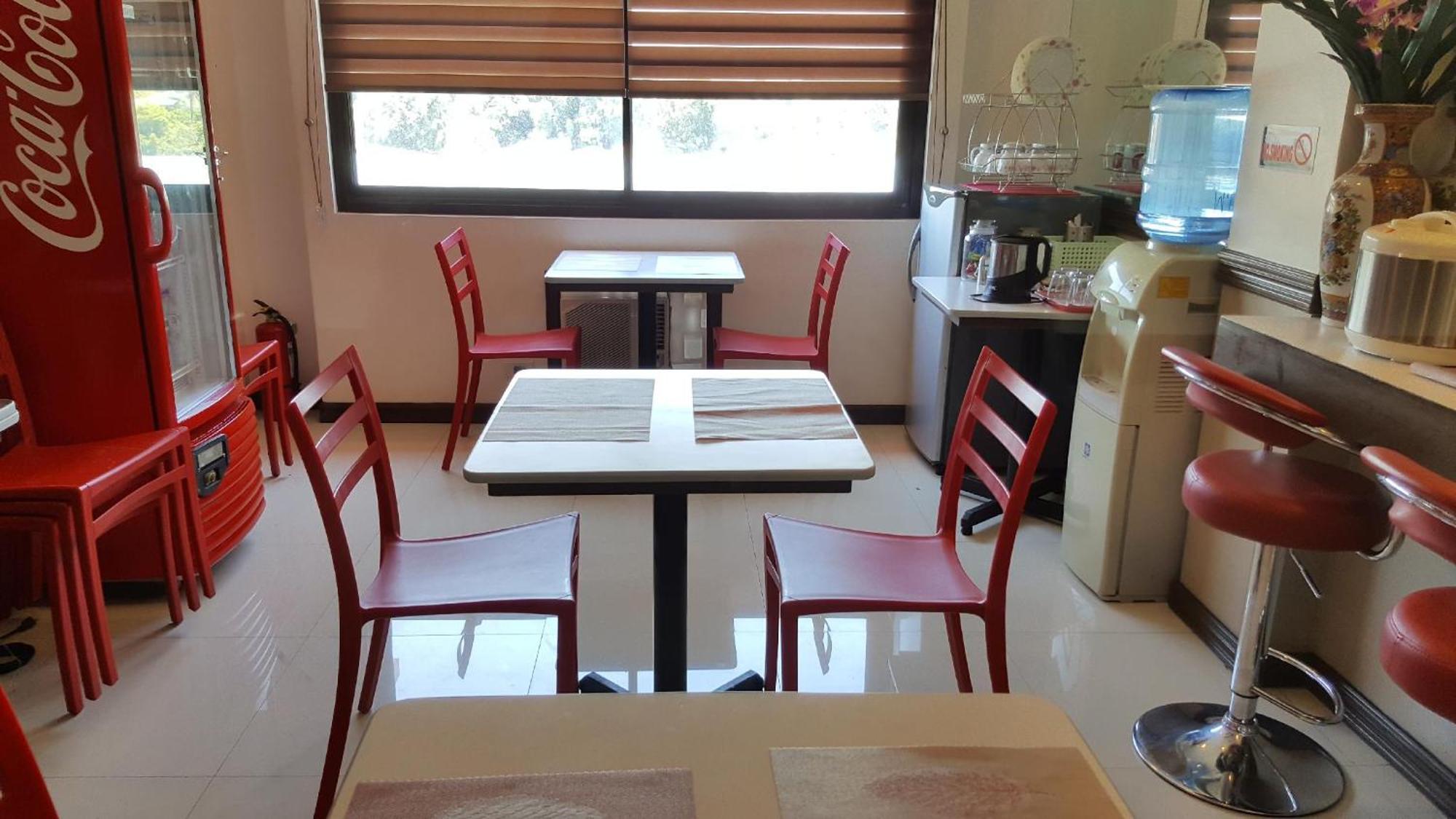 Pearli View Hotel Iloilo Powered By Cocotel Esterno foto